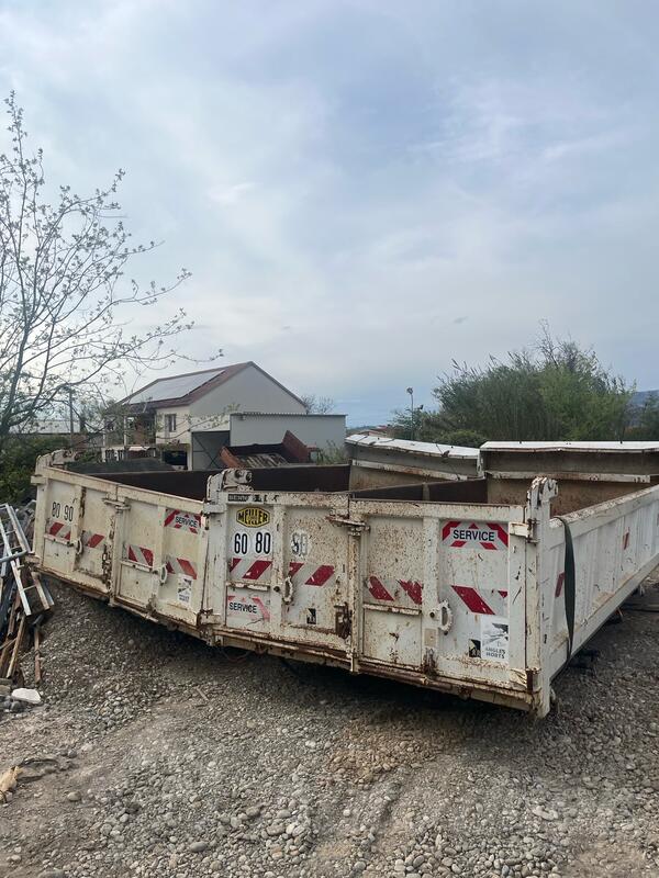 Mercedes Benz - ……