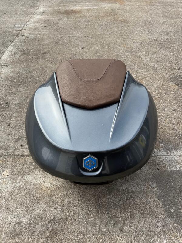 Krovni nosači, koferi, šatori i galerije