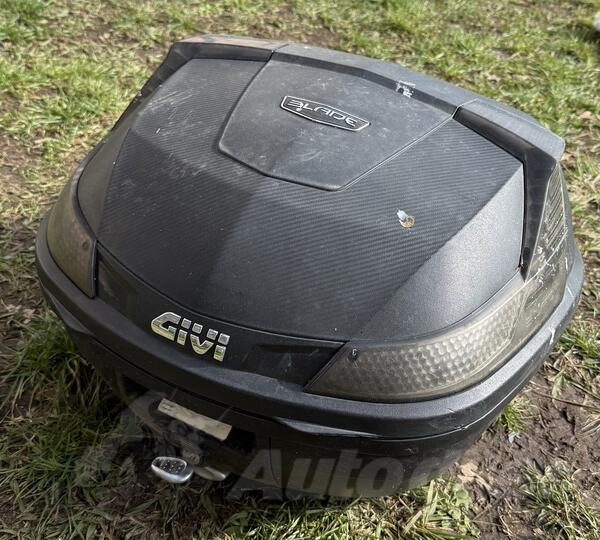 Krovni nosači, koferi, šatori i galerije