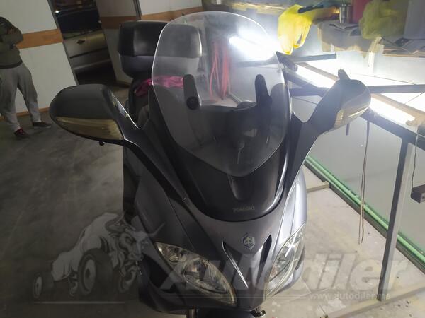 Piaggio - x9