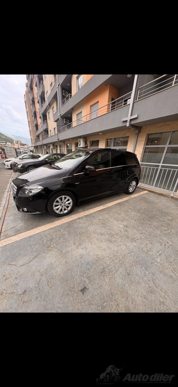 Mercedes Benz - B 180