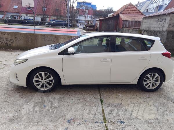 Toyota - Auris - 2.0 D-4D