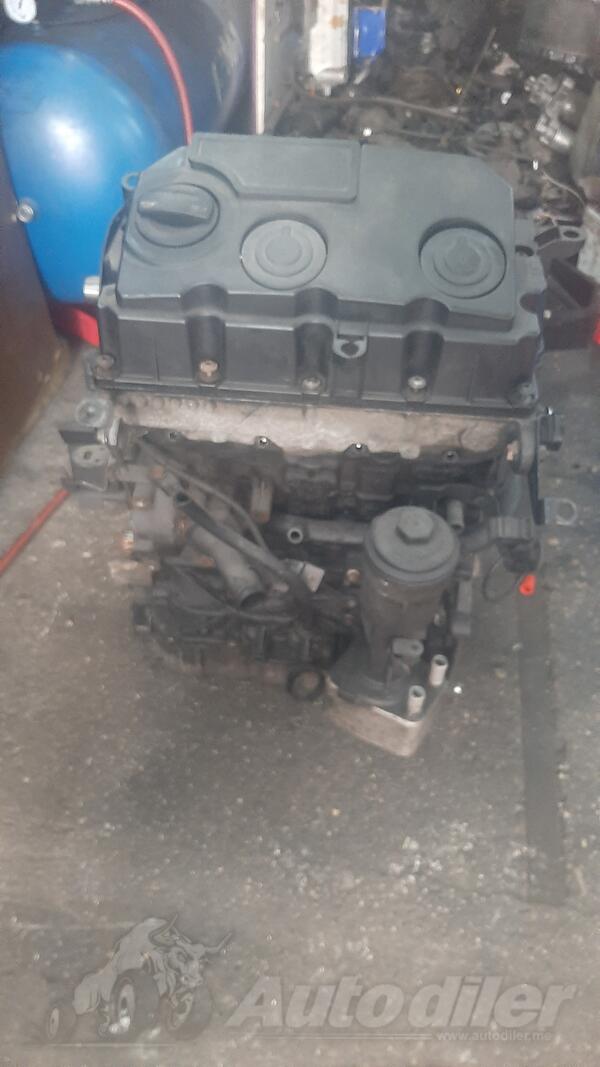 Glava motora za Volkswagen - Golf 5    - 2008