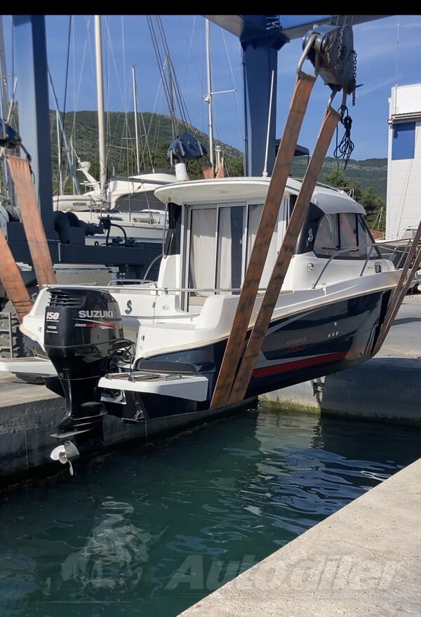 Beneteau - Beneteau Antares 7.80 (2015) - Suzuki 150 KS - Kabinski brod