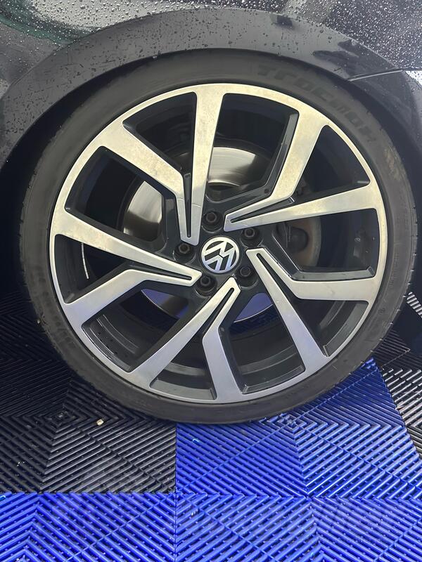 Fabričke felne i ljetnja gume