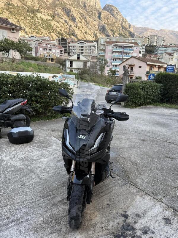 Honda - Adv