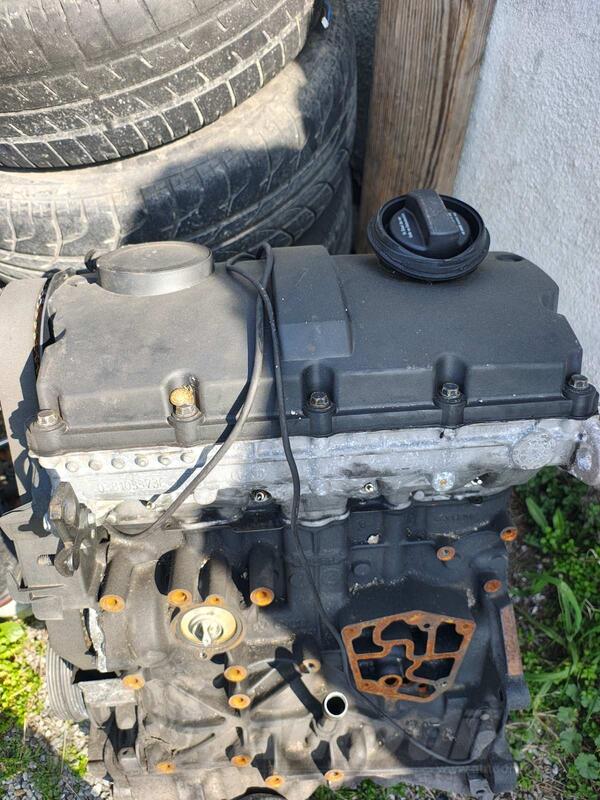 Glava motora za Volkswagen - Passat    - 2000