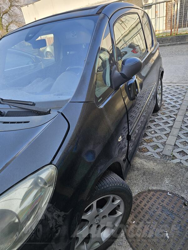 Peugeot - 1007 - 1.6 benz