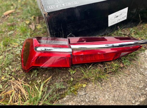 Oba stop svjetla za Audi - A6    - 2019