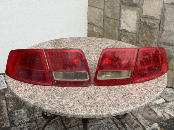 Oba stop svjetla za Audi - A8    - 2003-2010