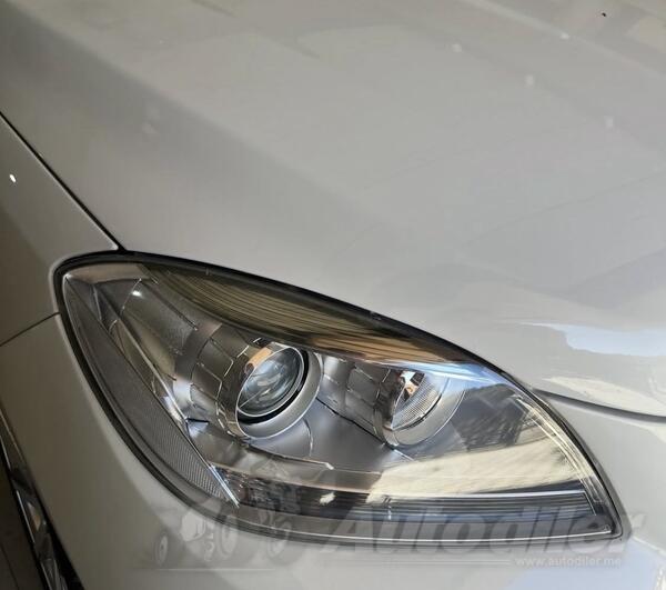 Oba fara za Mercedes Benz - ML 250    - 2011