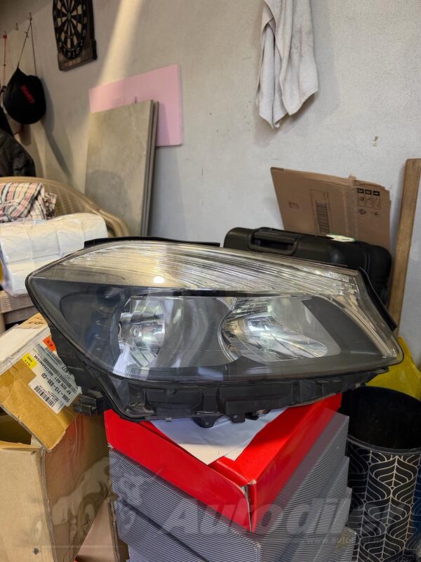 Desni far za Mercedes Benz - A 200    - 2012-2015