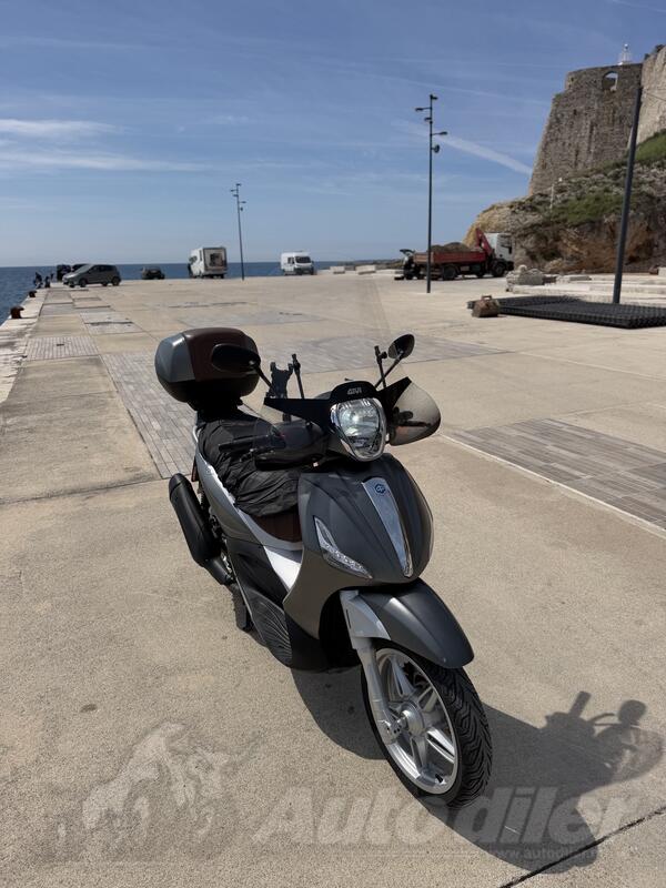 Piaggio - Beverly 350