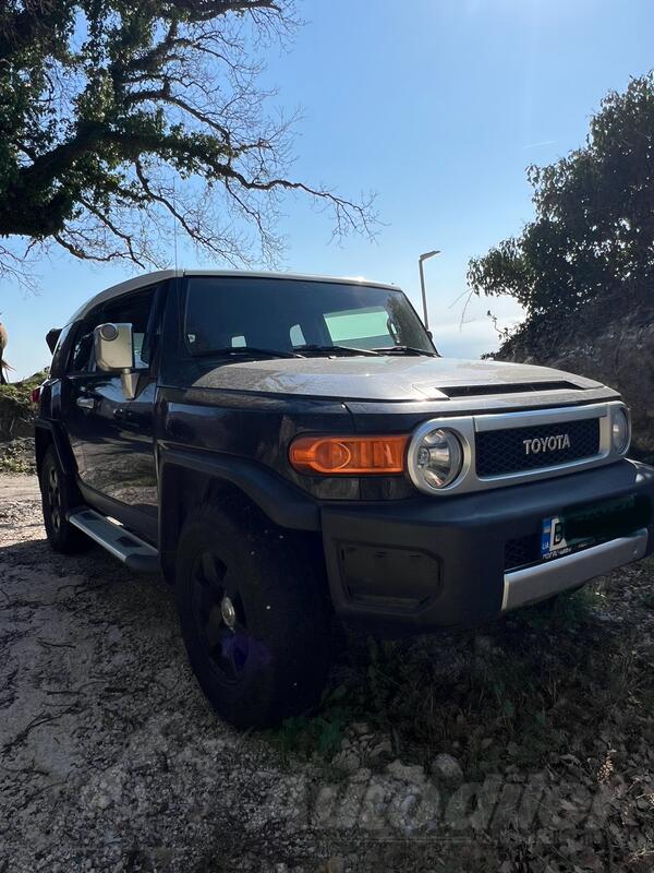 Toyota - FJ Cruiser
