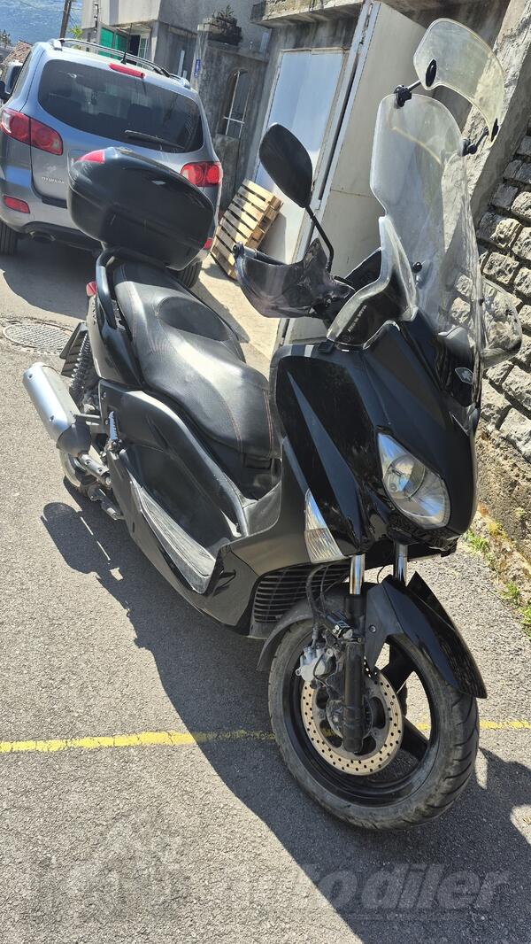 Yamaha - x max