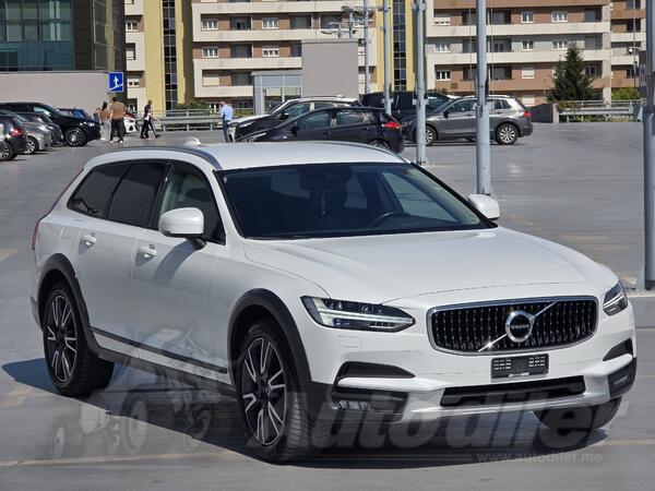 Volvo - V90 Cross Country
