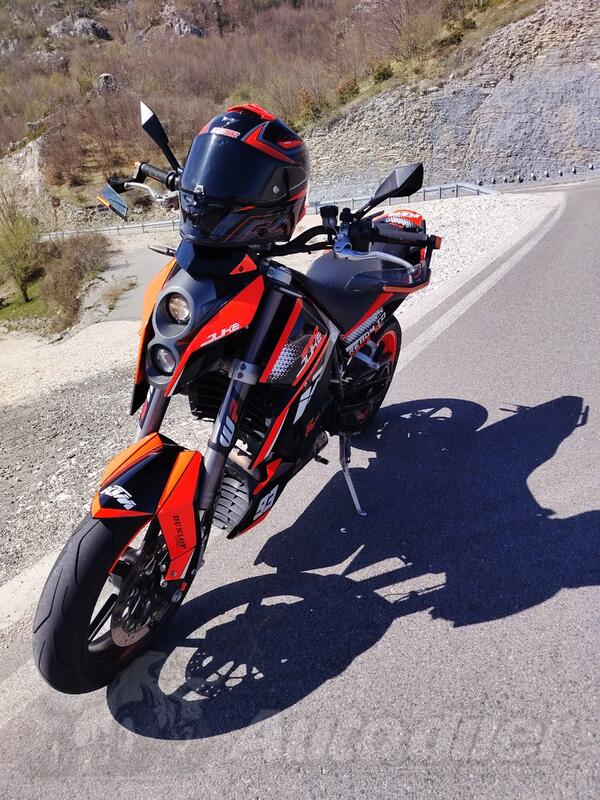 KTM - Duke 690