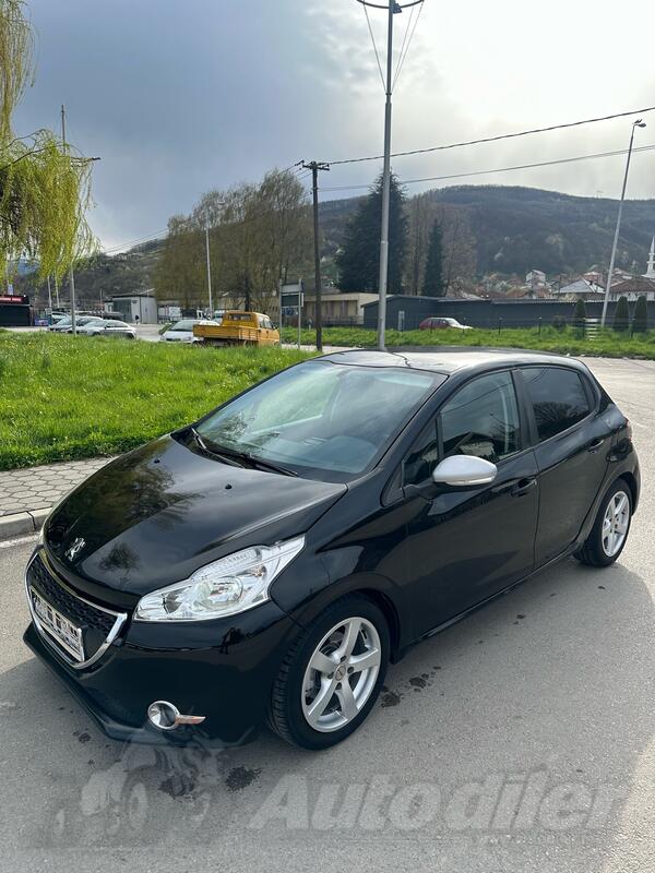Peugeot - 208 - 1.4HDI