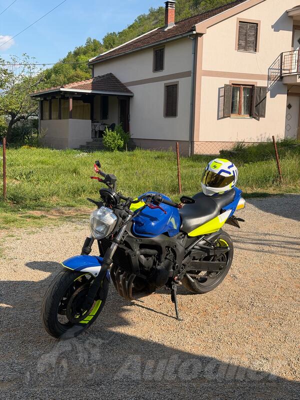 Yamaha - fzn600