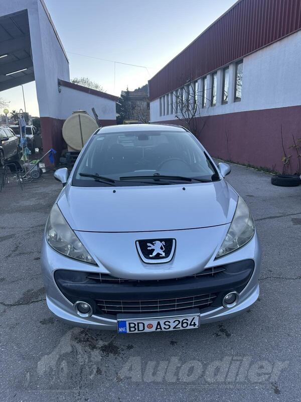 Peugeot - 207