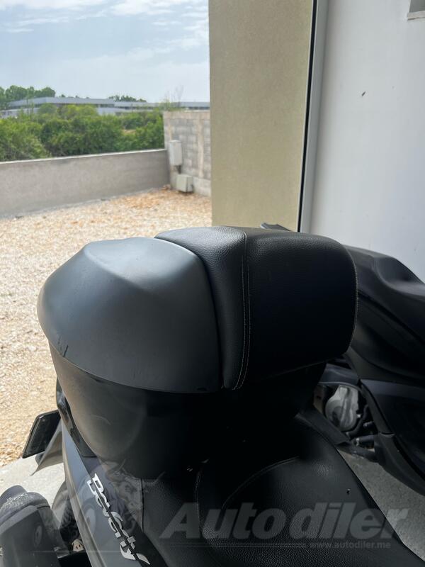 Krovni nosači, koferi, šatori i galerije