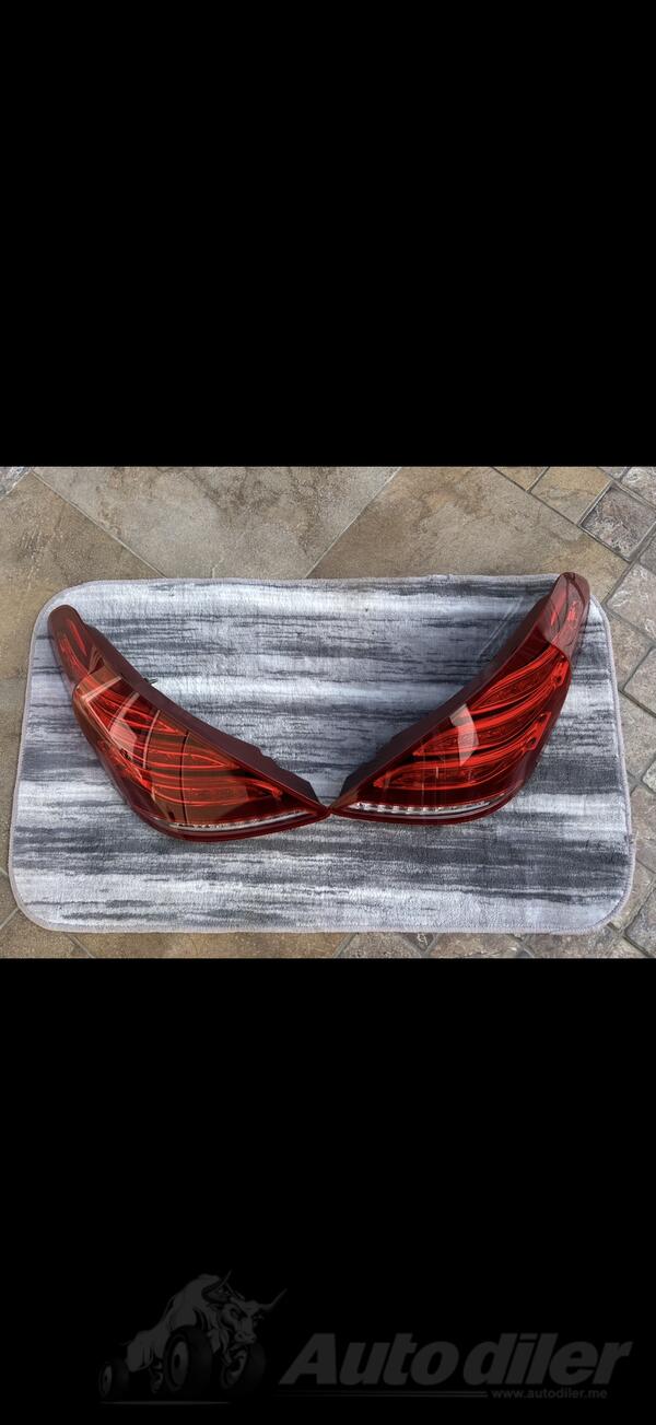 Oba stop svjetla za Automobile - Univerzalno