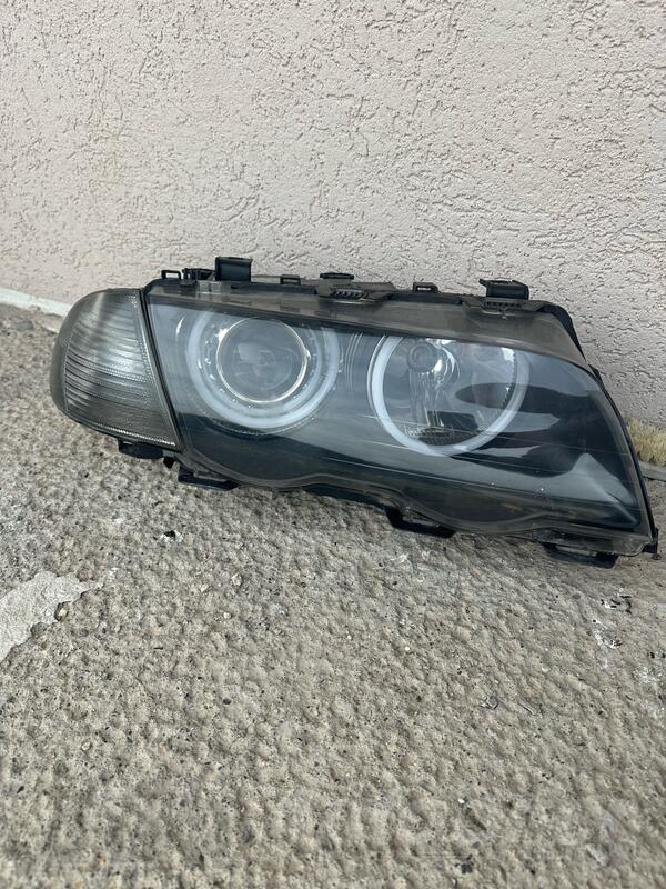 Оба фара za BMW - 320    - 2001