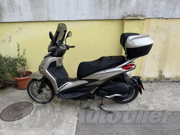 Piaggio - HPE 300