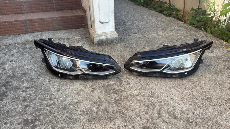 Оба фара za Volkswagen - Golf 8    - 2022