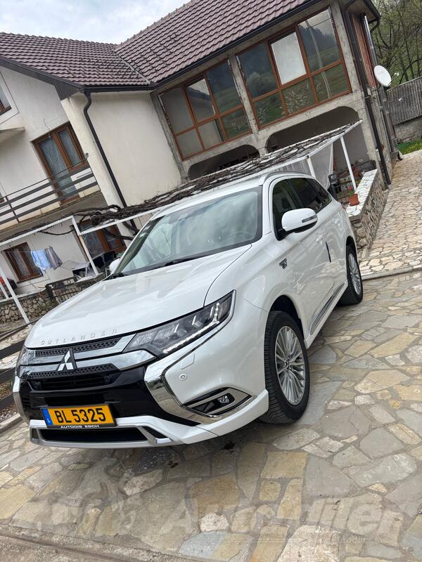 Mitsubishi - Outlander - 2390
