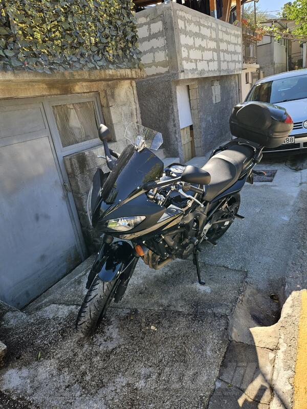 Yamaha - FZ6