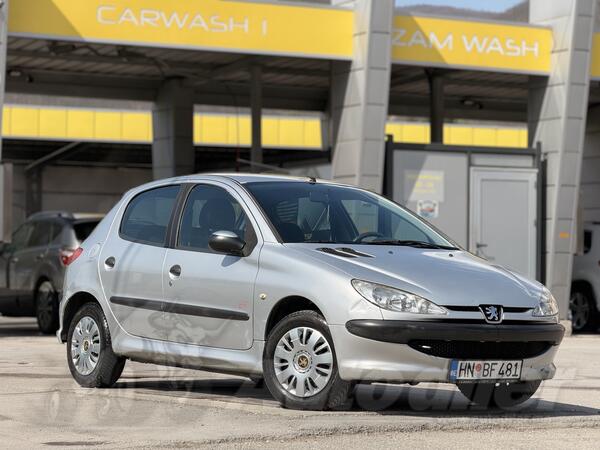 Peugeot - 206 - 1.4 Benz