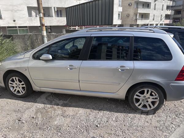 Peugeot - 307