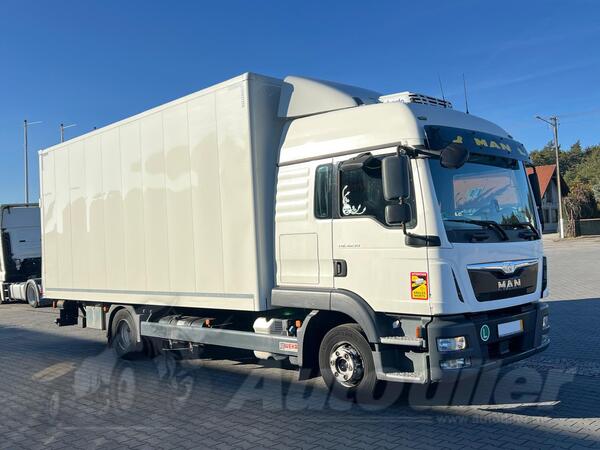 MAN - TGL 8.250 BOX / rampa / kamion furgon / GRI-0558