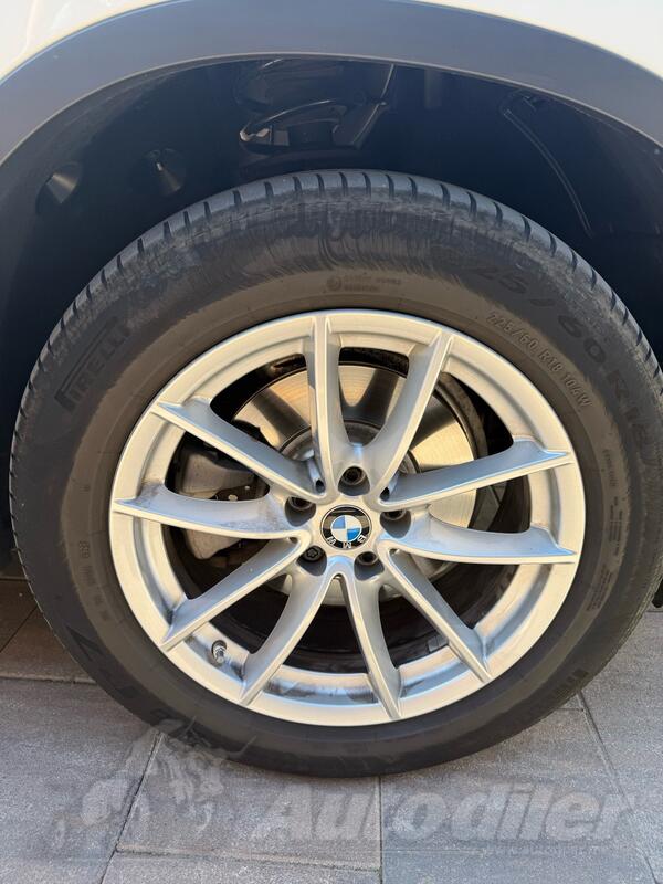 Fabričke rims and Pirelli tires