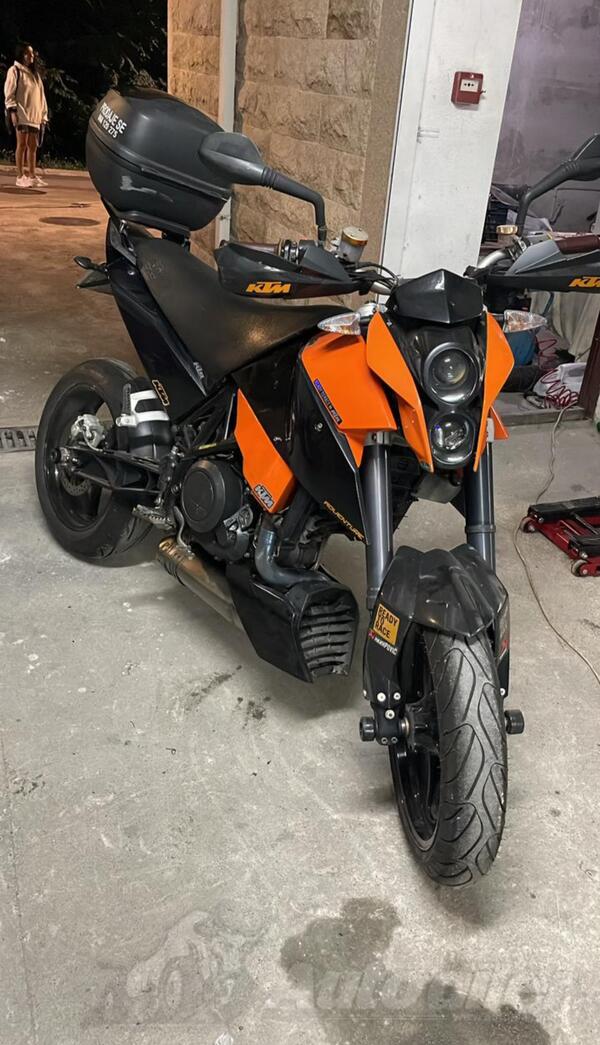 KTM - 690 duke