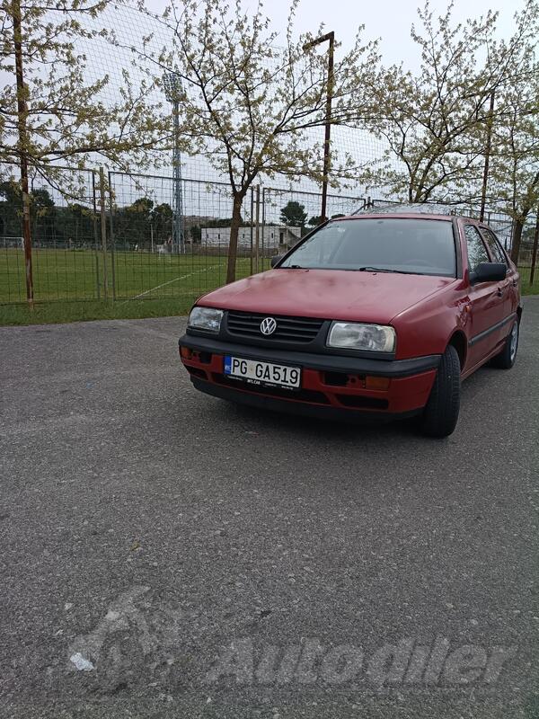 Volkswagen - Vento - 1.8