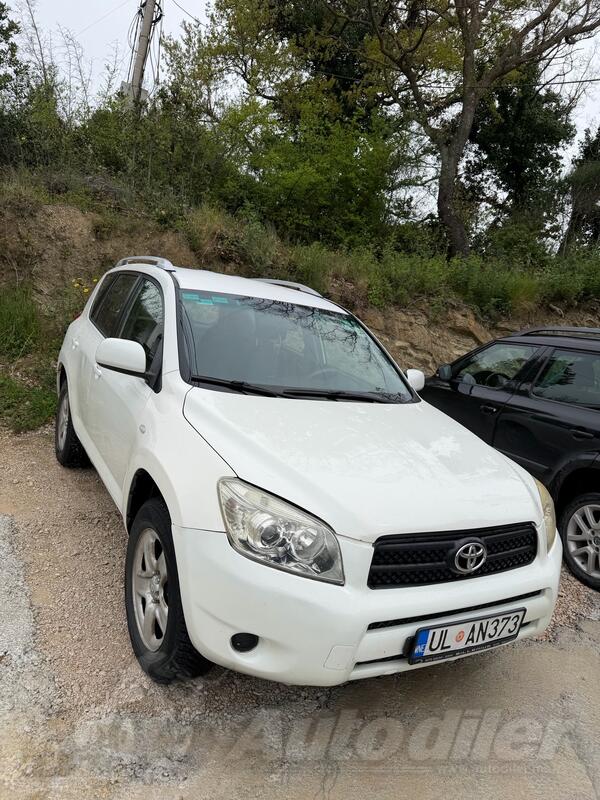 Toyota - RAV 4 - 2.0
