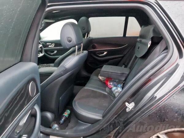 Mercedes Benz - E 220  in parts