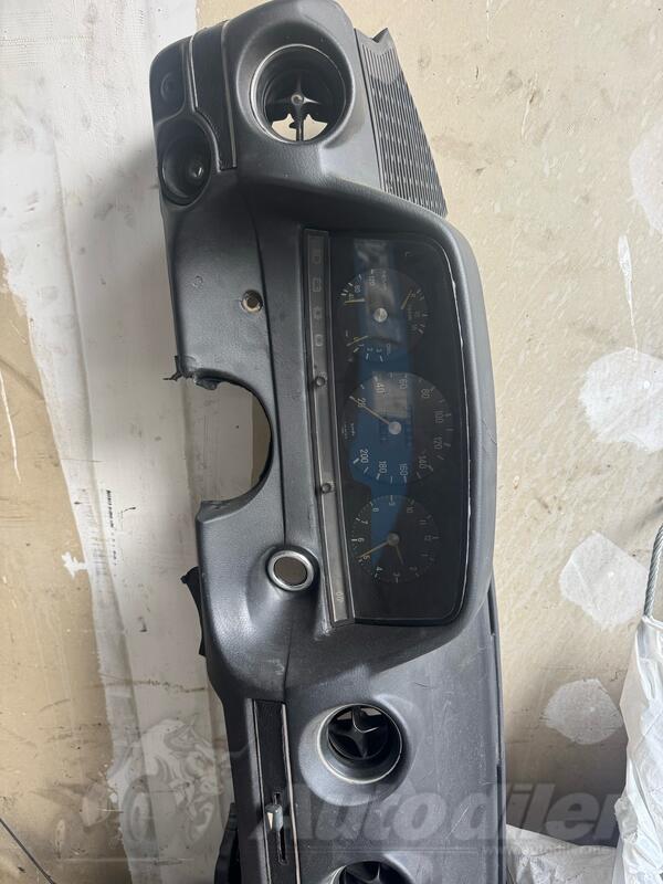 Instrument tabla za Automobile - Mercedes Benz - 200    - 1980