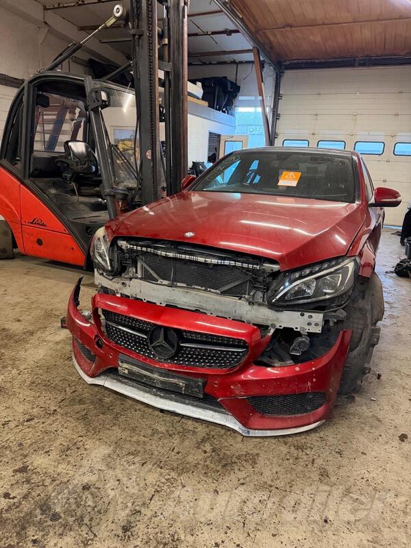 U djelovima Mercedes Benz - C 220 220 cdi