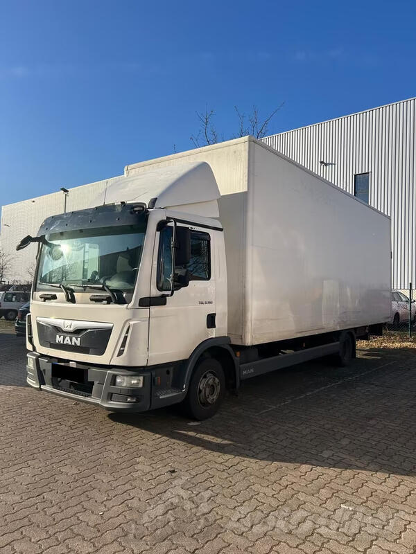 MAN - TGL 8.180 / rampa / kamion furgon / FER021