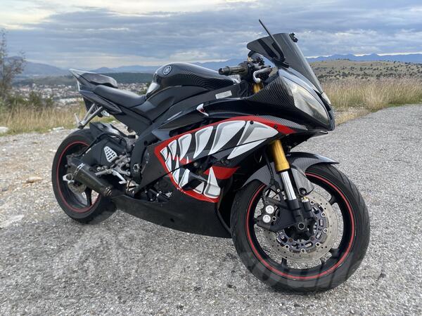 Yamaha - R6