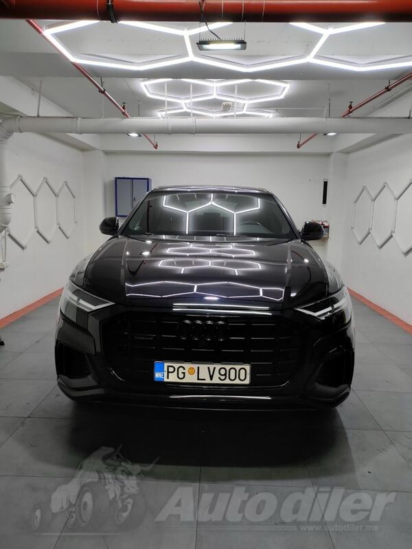 Audi - Q8 - 3.0 Black