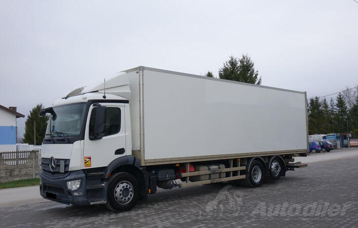 Mercedes Benz - ANTOS / 6x2 / EURO 6 kamion furgon / FER043