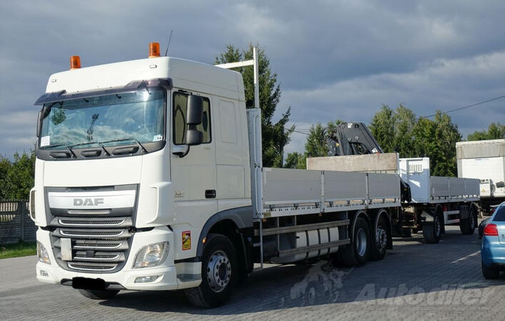 DAF - XF 460 / 6x2 / EURO 6 / HDS kran + Lecitrailer trailer kamion s ravnom platformom + prikoli...