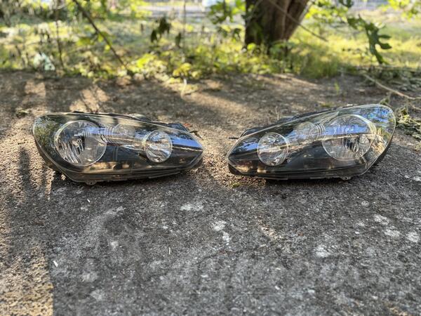 Oba fara za Volkswagen - Golf 6    - 2011