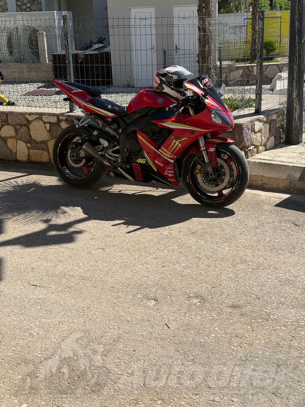 Yamaha - r1