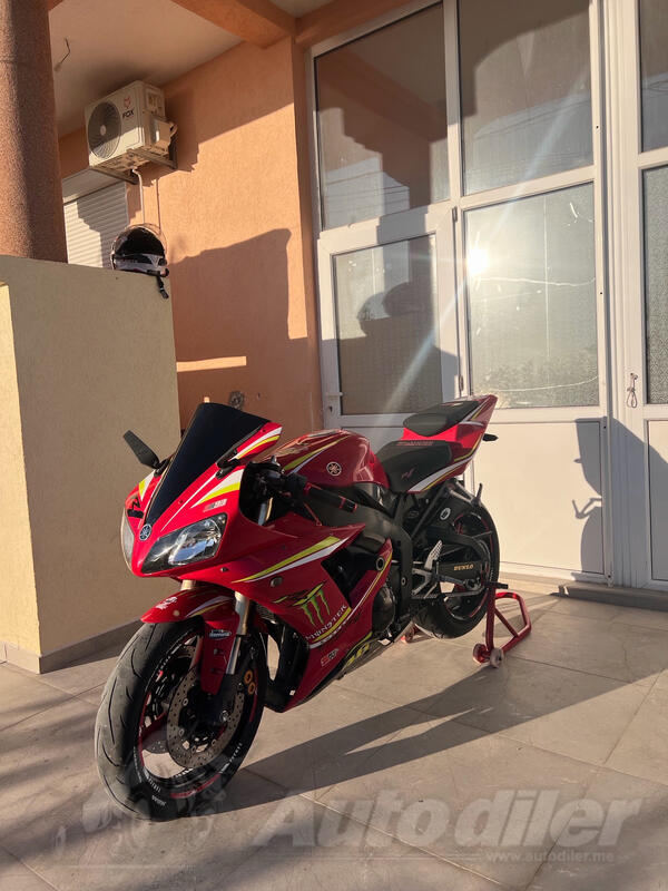 Yamaha - r1