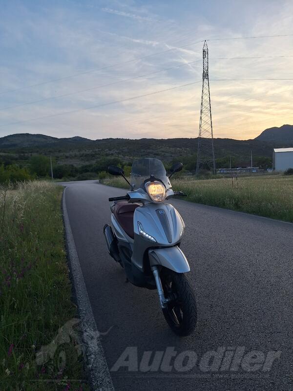 Piaggio - Beverly Sport Touring